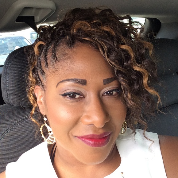 Meet your Posher, Latasha - Picture 2 of 2